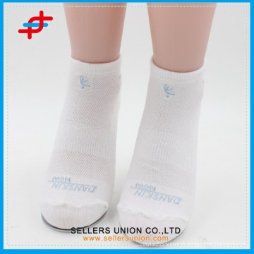 Chaussettes Dri Fit personnalisées en gros de basket-ball d&#39;élite blanches unies